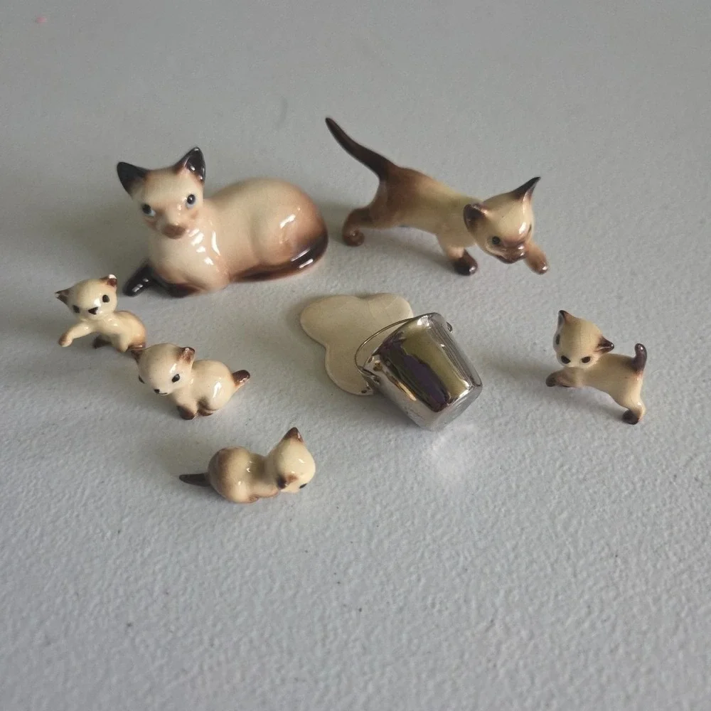 Vintage Hagen Renaker 4 Miniature Siamese Kittens Drinking Milk Mom Dad Family
